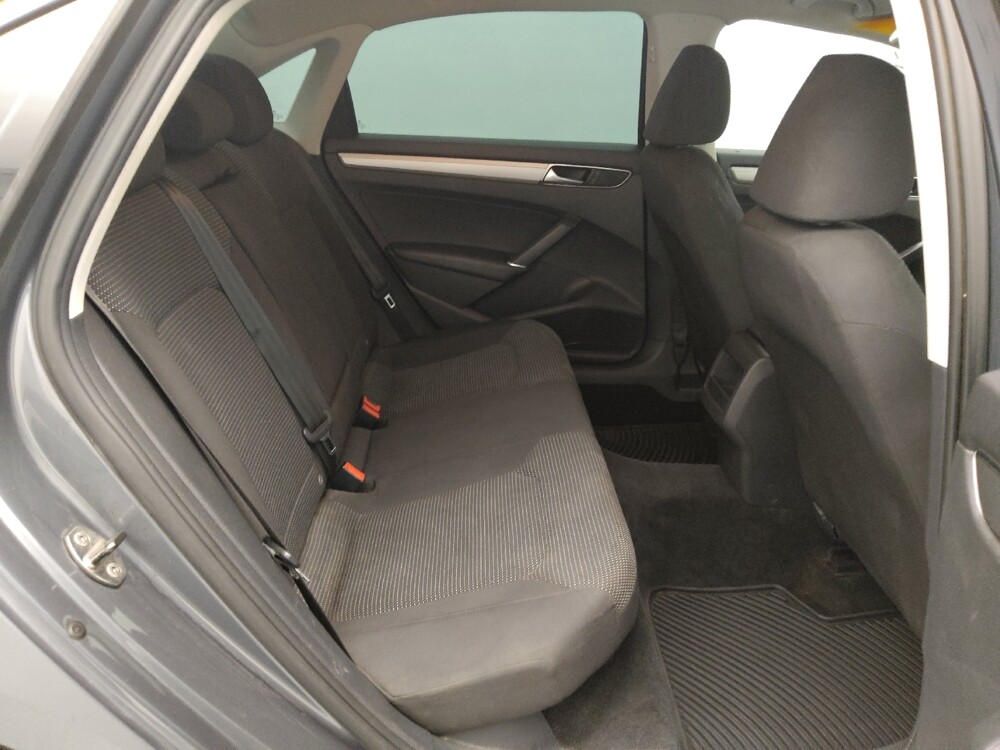 2016 Volkswagen Passat in St. Louis, MO 63136 - 18115121 19