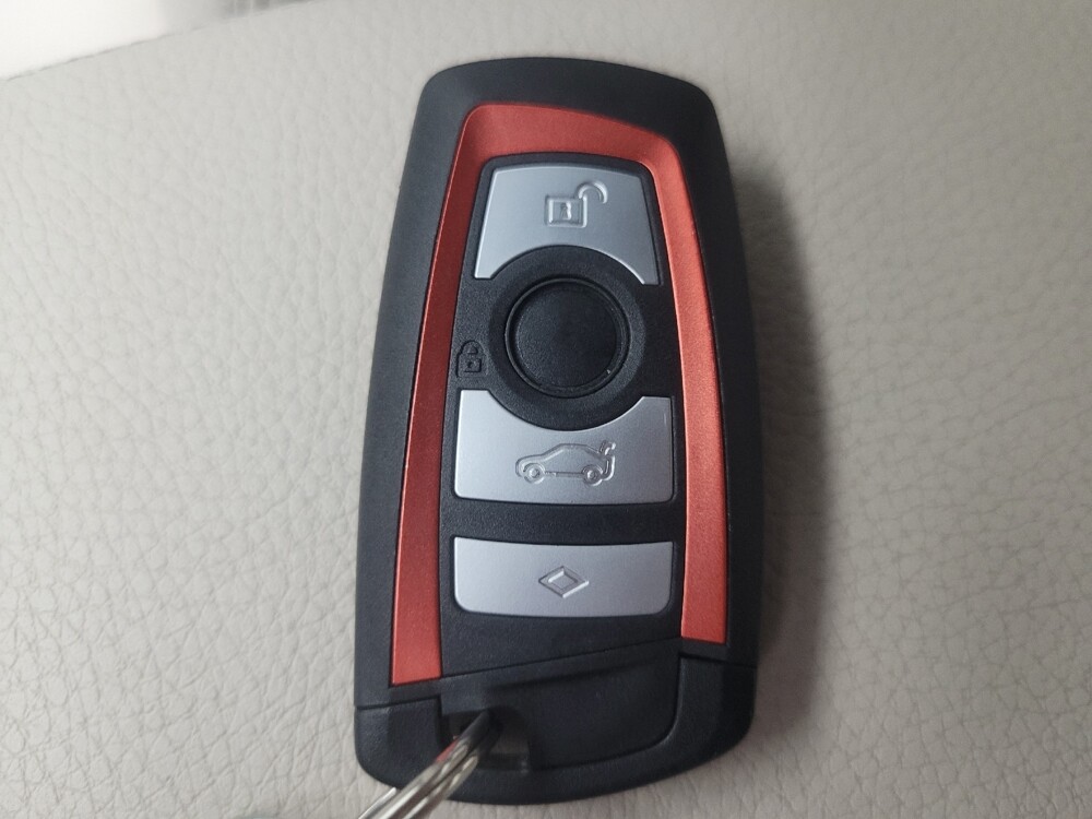 2018 BMW 330e in Indianapolis, IN 46219 - 18115137 32