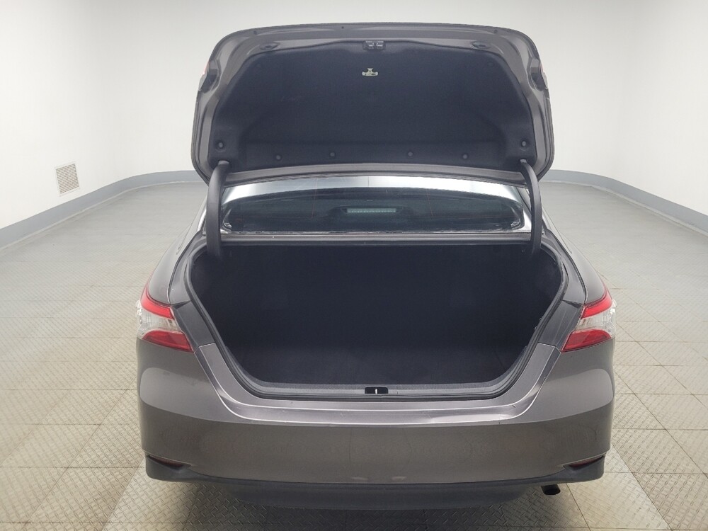 2019 Toyota Camry in Indianapolis, IN 46219 - 18115139 29