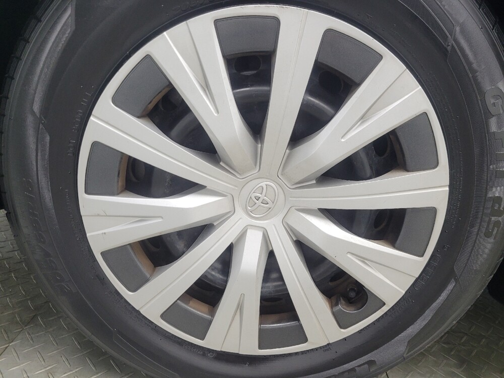 2019 Toyota Camry in Indianapolis, IN 46219 - 18115139 31