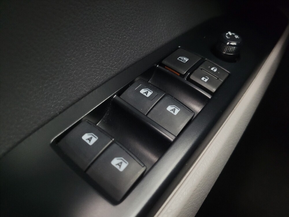 2019 Toyota Camry in Indianapolis, IN 46219 - 18115139 27