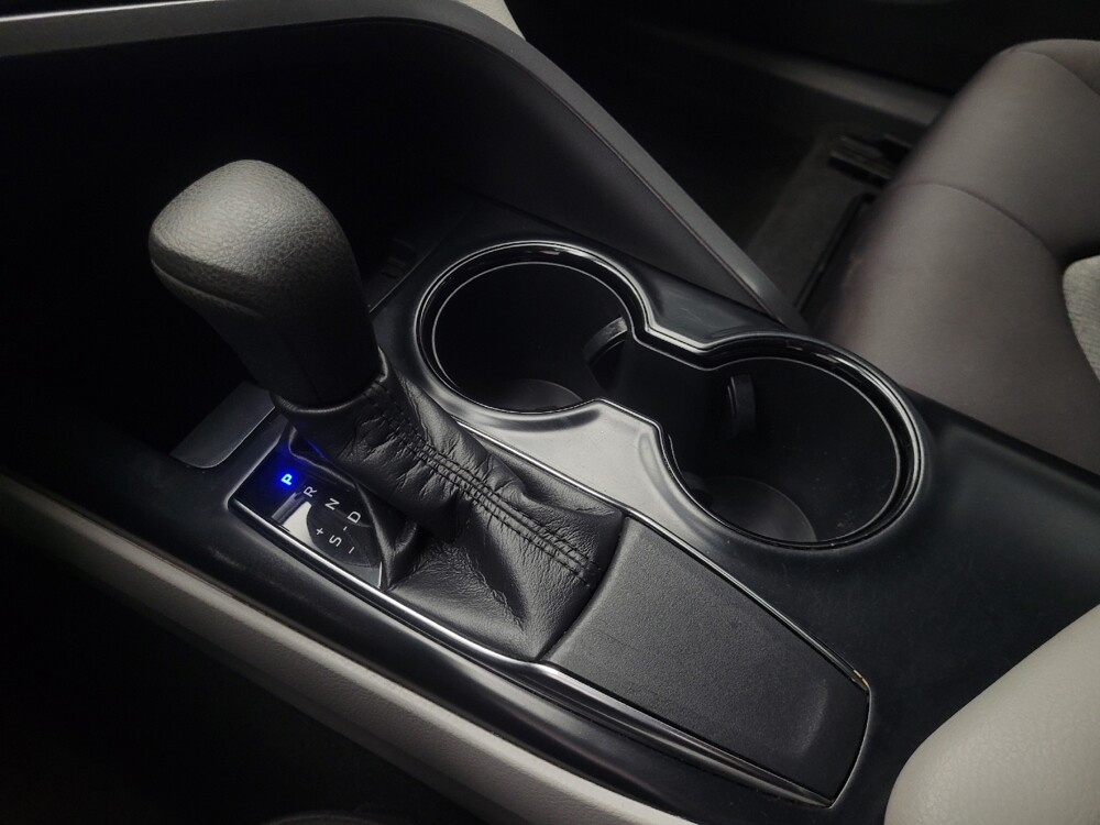 2019 Toyota Camry in Indianapolis, IN 46219 - 18115139 26