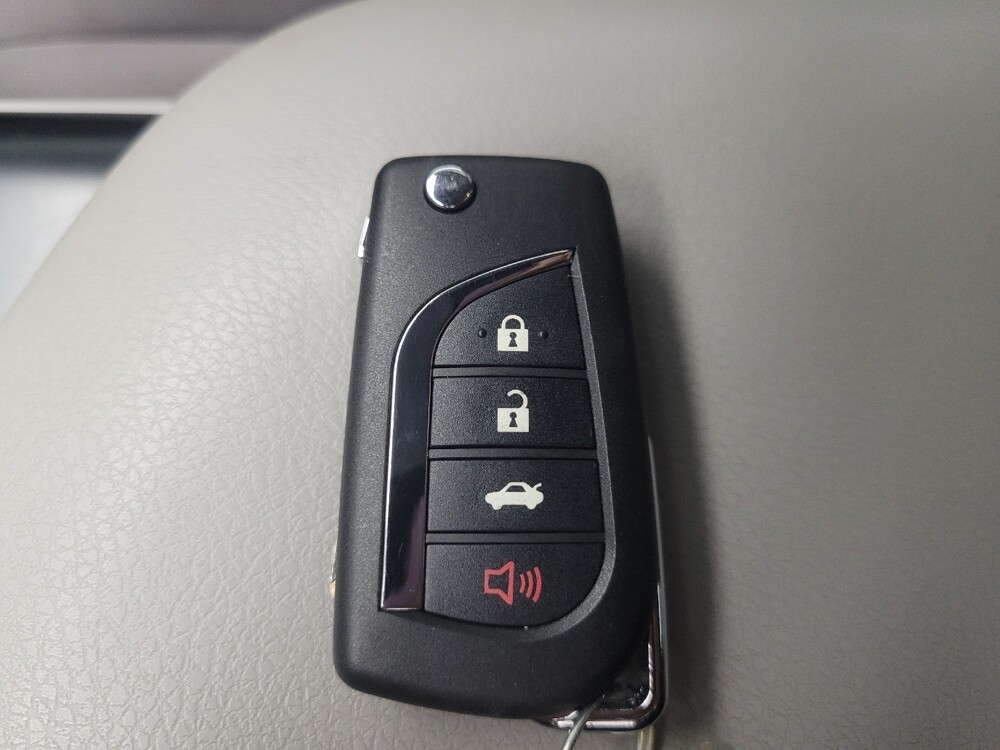 2019 Toyota Camry in Indianapolis, IN 46219 - 18115139 32