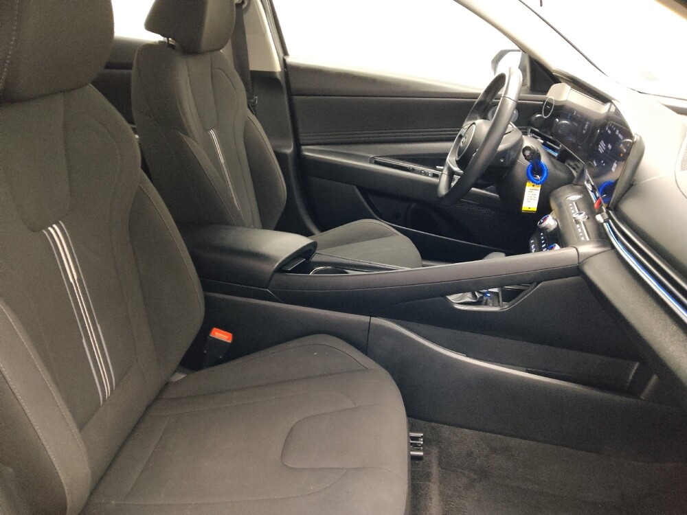 2025 Hyundai Elantra in Conyers, GA 30094 - 18115157 21