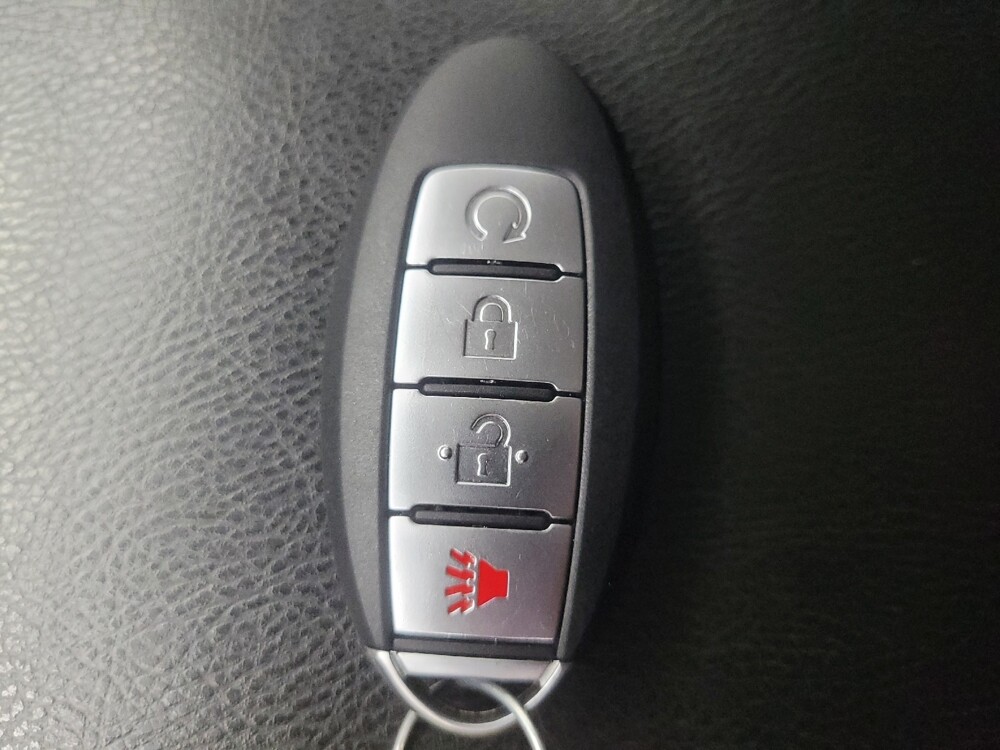 2018 Nissan Pathfinder in Indianapolis, IN 46219 - 18115210 32