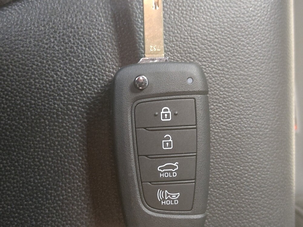 2024 Hyundai Elantra in Lakeland, FL 33815 - 18115250 32