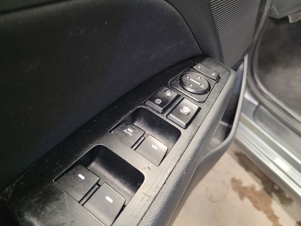 2019 Hyundai Elantra in Tampa, FL 33612 - 18115264 27