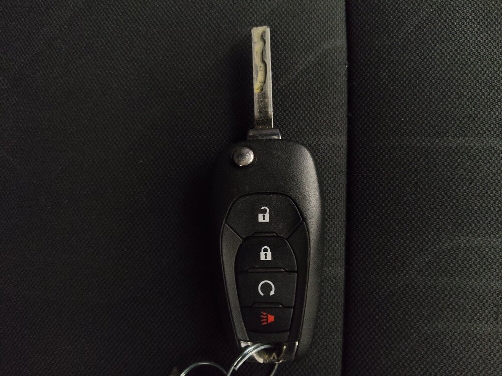 2020 Chevrolet Trax in Des Moines, IA 50310 - 18115325 32