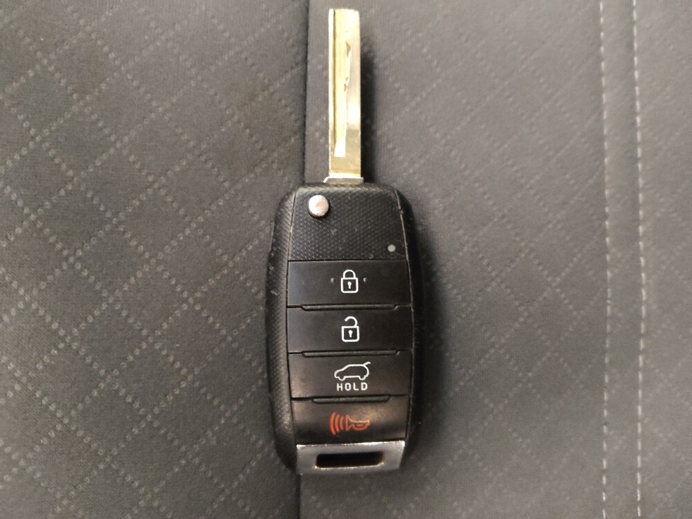 2017 Kia Sorento in Lakewood, CO 80215 - 18115329 32