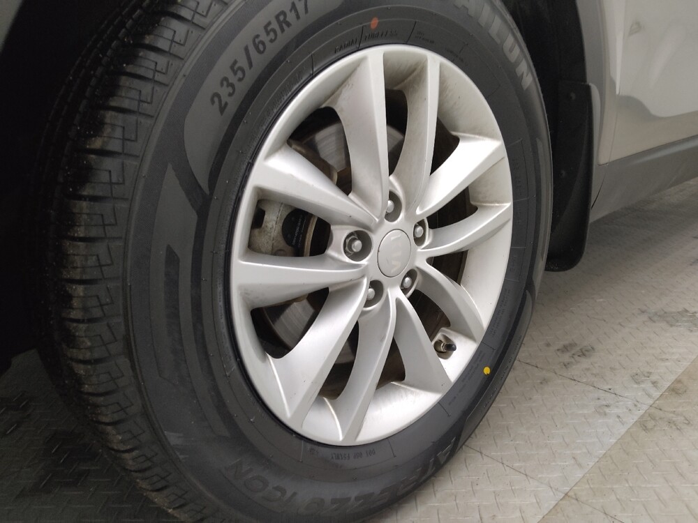 2017 Kia Sorento in Lakewood, CO 80215 - 18115329 31