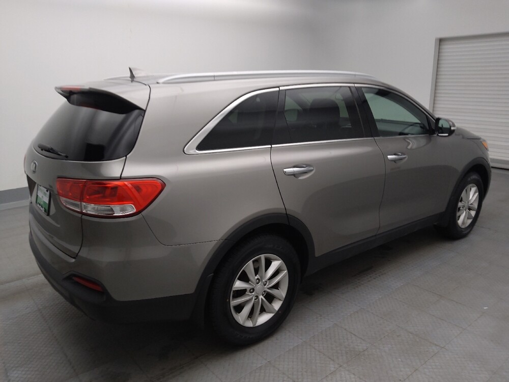 2017 Kia Sorento in Lakewood, CO 80215 - 18115329 10
