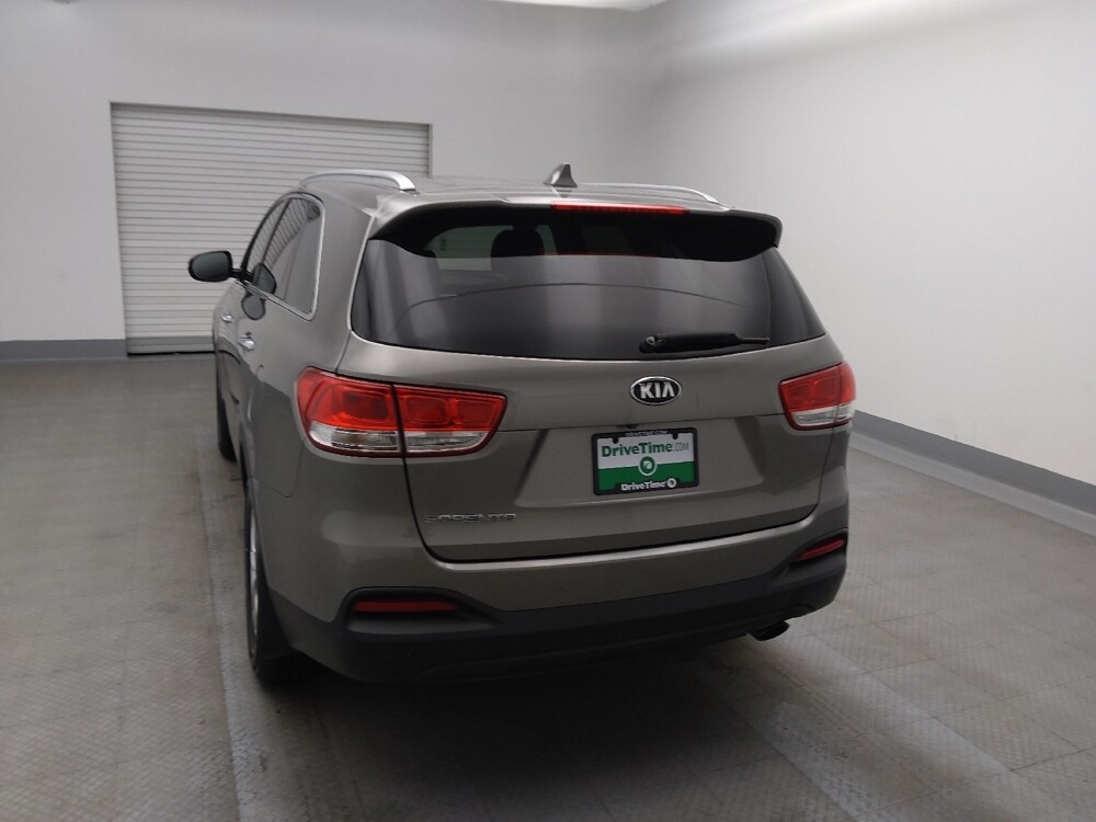 2017 Kia Sorento in Lakewood, CO 80215 - 18115329 6