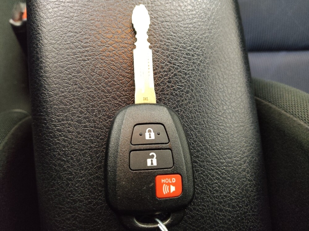 2015 Toyota Prius C in Lakewood, CO 80215 - 18115332 32