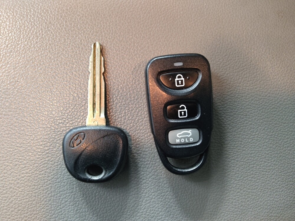 2017 Hyundai Elantra in Macon, GA 31210 - 18115353 32