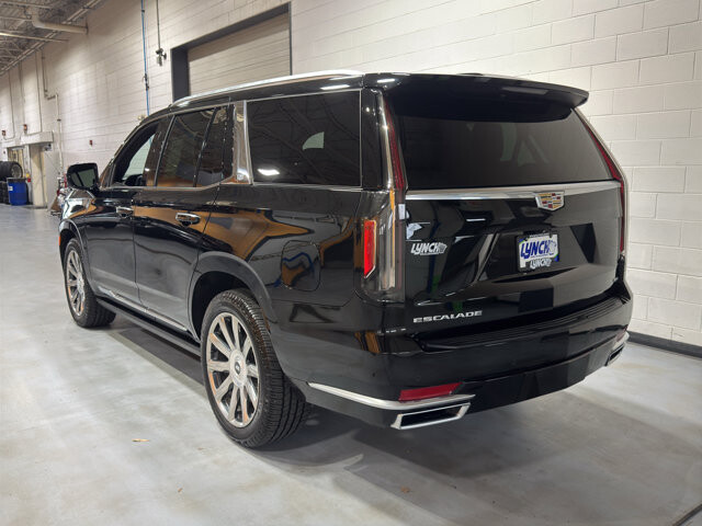 2021 Cadillac Escalade in Burlington, WI 53105 - 18115374 3