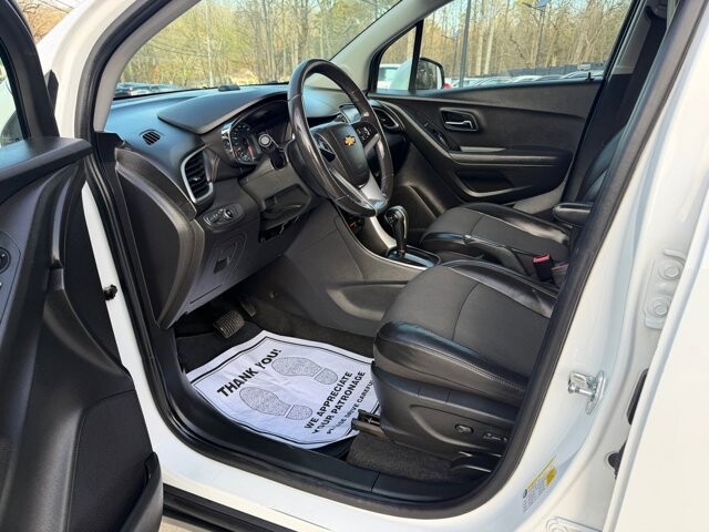 2018 Chevrolet Trax in Knoxville, TN 37920 - 18115386 12