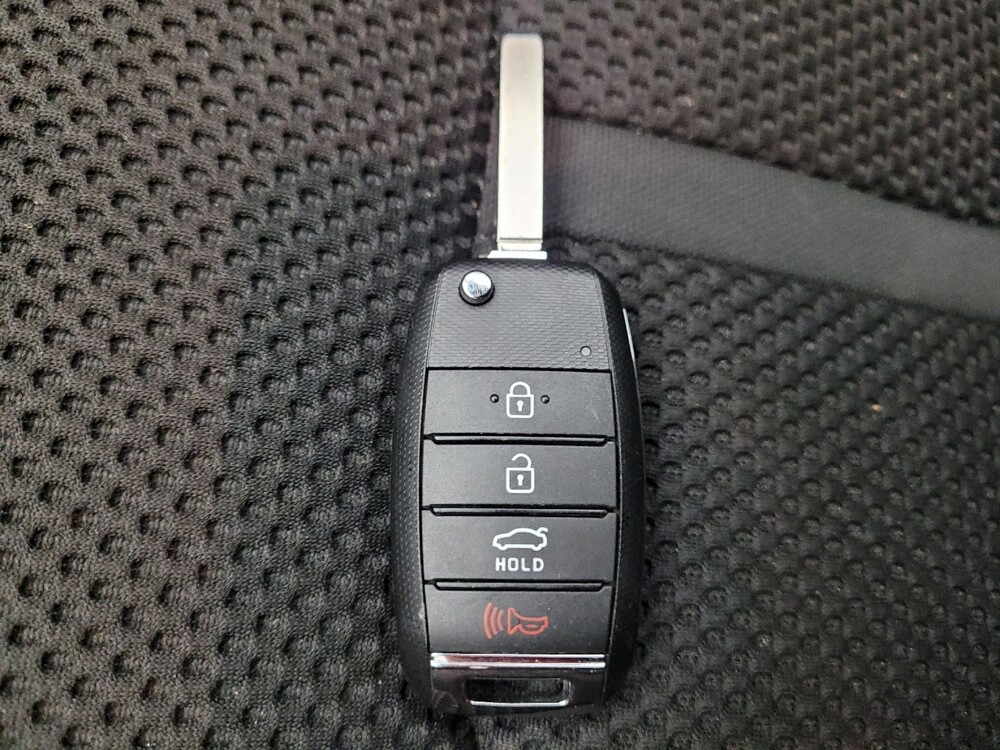 2020 Kia Optima in Fresno, CA 93726 - 18115394 32