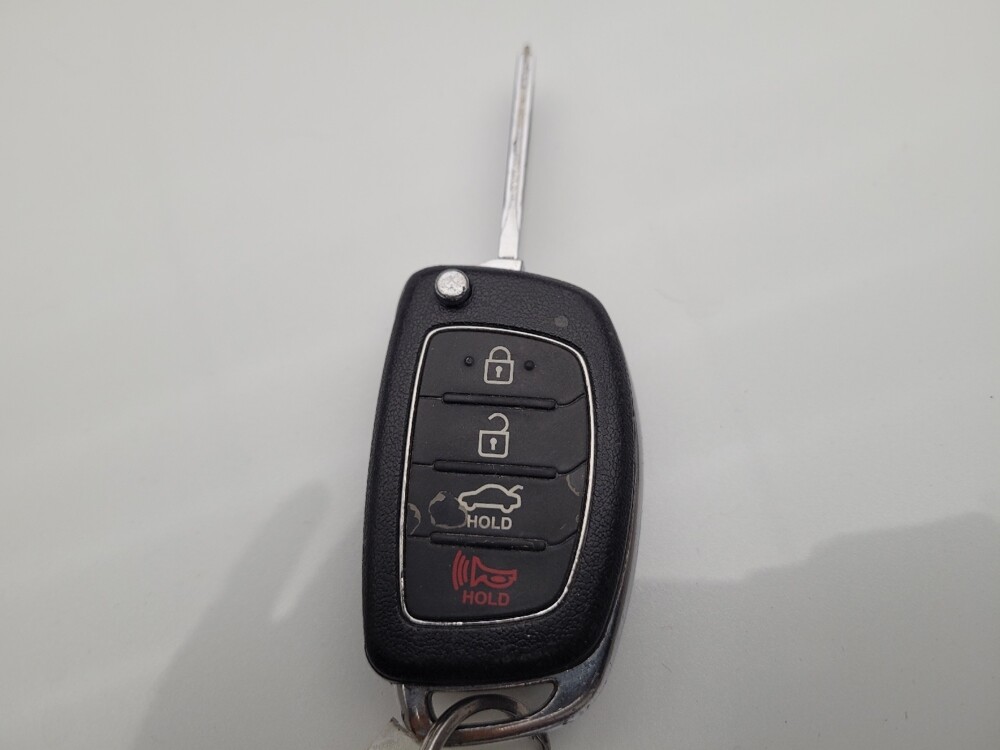 2017 Hyundai Sonata in Fresno, CA 93726 - 18115400 32