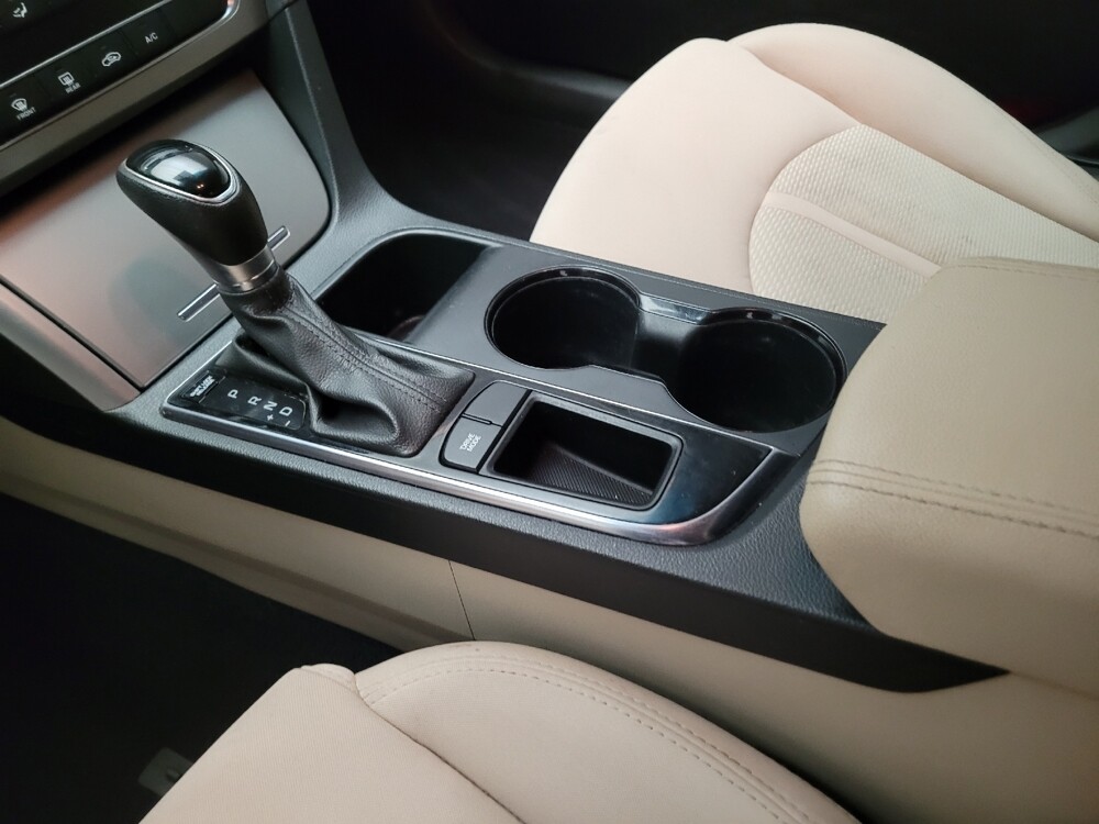 2017 Hyundai Sonata in Fresno, CA 93726 - 18115400 26