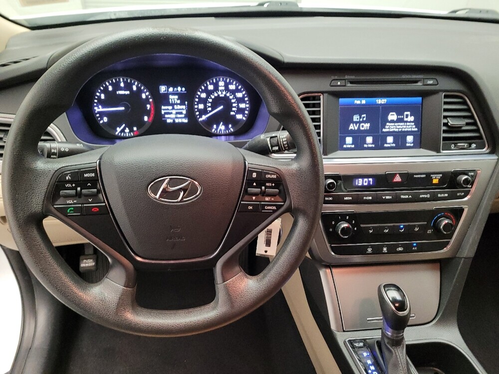2017 Hyundai Sonata in Fresno, CA 93726 - 18115400 22