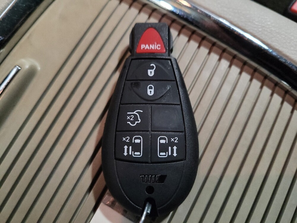 2016 Dodge Grand Caravan in Bakersfield, CA 93309 - 18115401 32