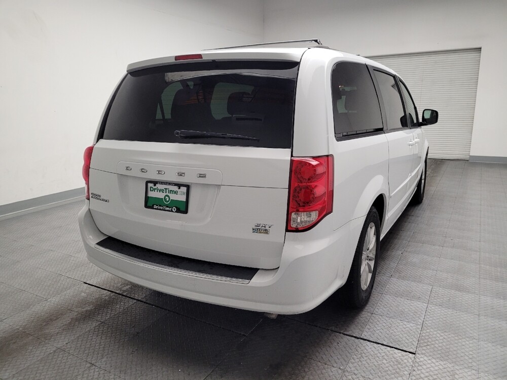 2016 Dodge Grand Caravan in Bakersfield, CA 93309 - 18115401 7