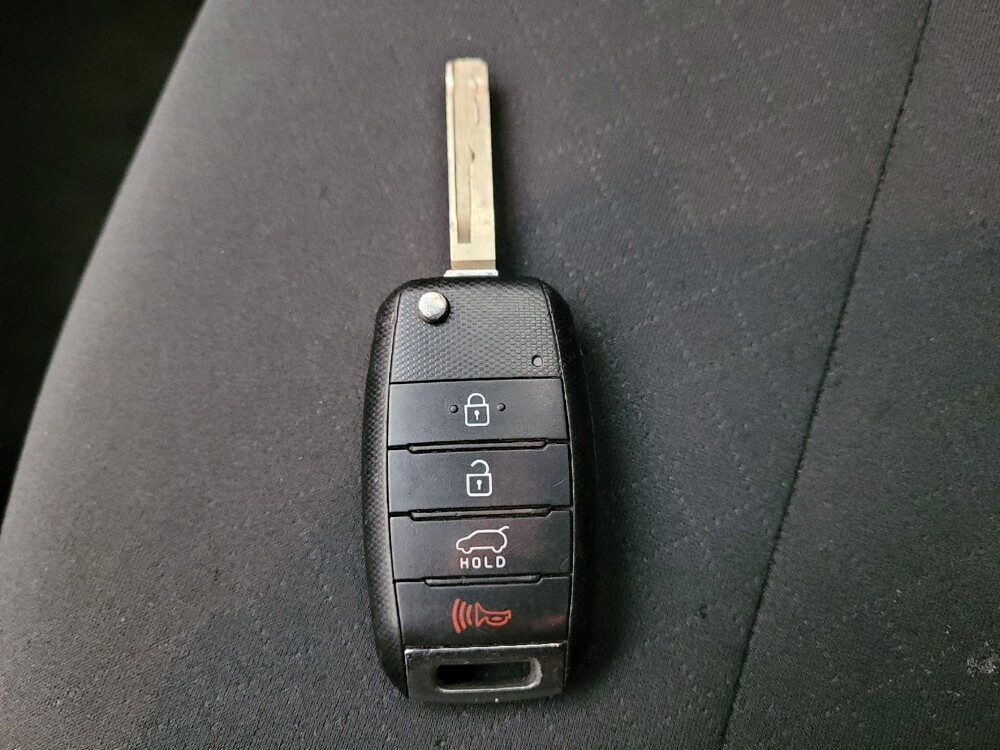 2019 Kia Sorento in Fresno, CA 93726 - 18115402 32