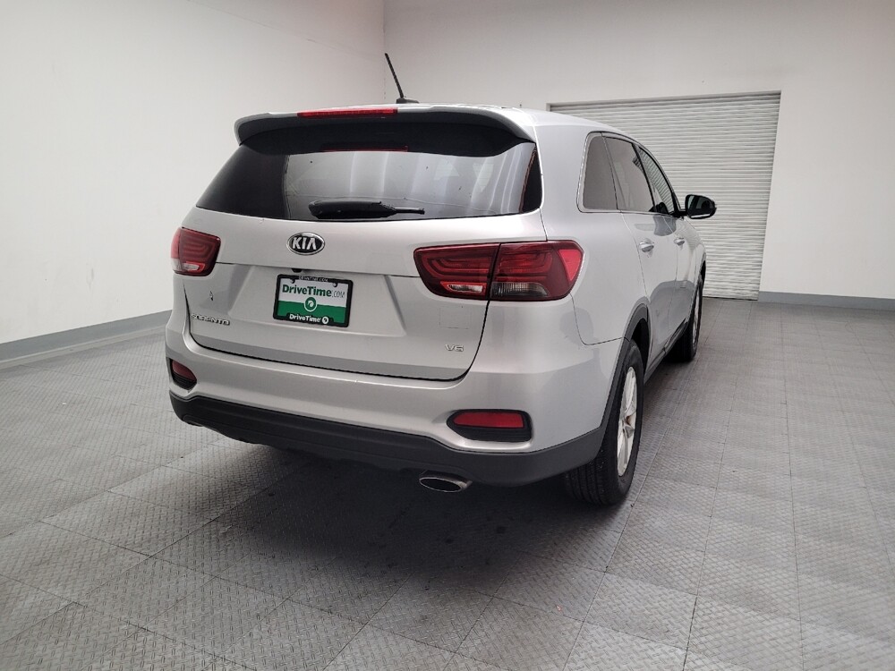2019 Kia Sorento in Fresno, CA 93726 - 18115402 7