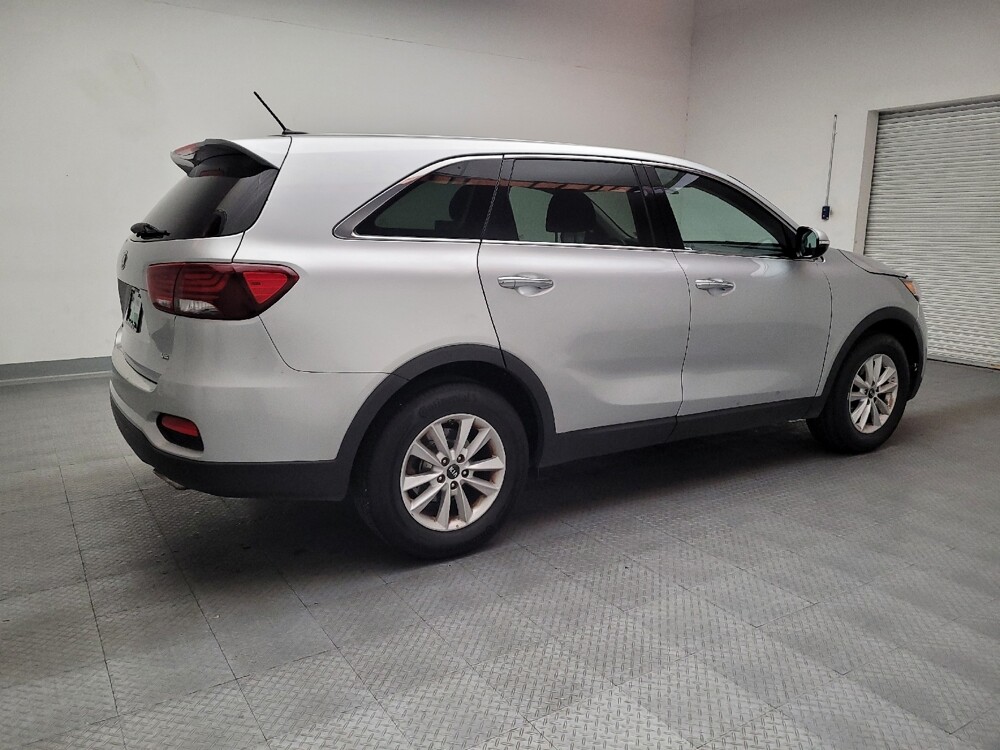 2019 Kia Sorento in Fresno, CA 93726 - 18115402 10