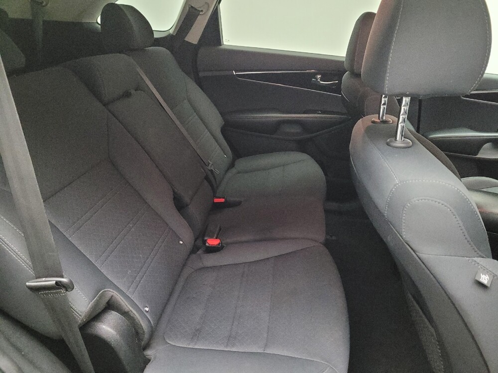 2019 Kia Sorento in Fresno, CA 93726 - 18115402 19