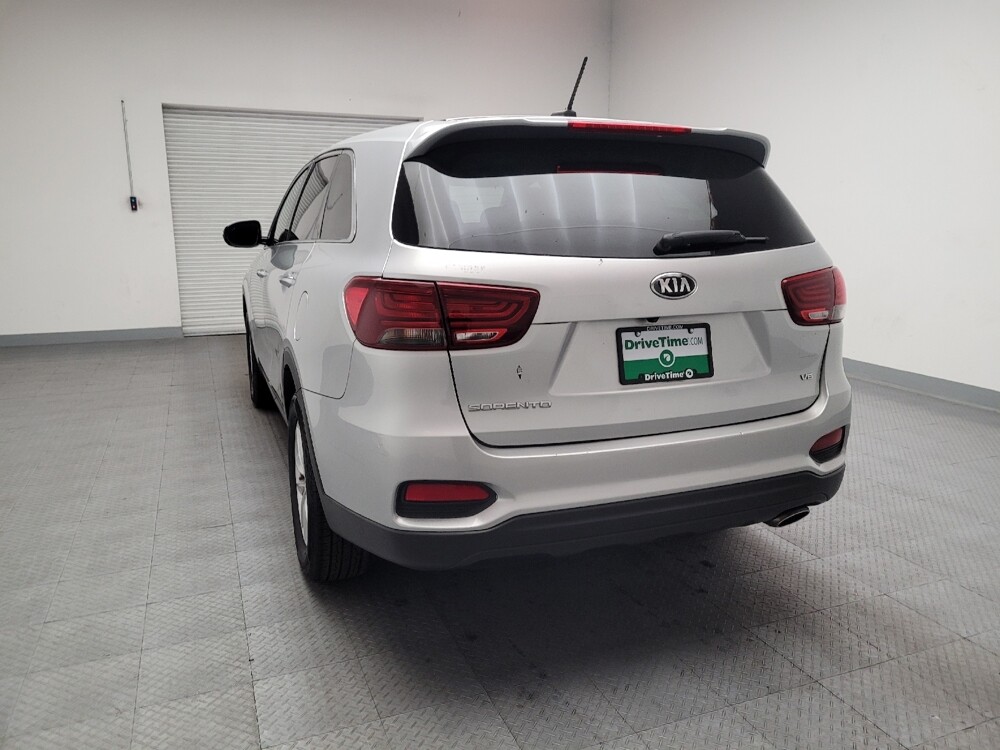 2019 Kia Sorento in Fresno, CA 93726 - 18115402 6