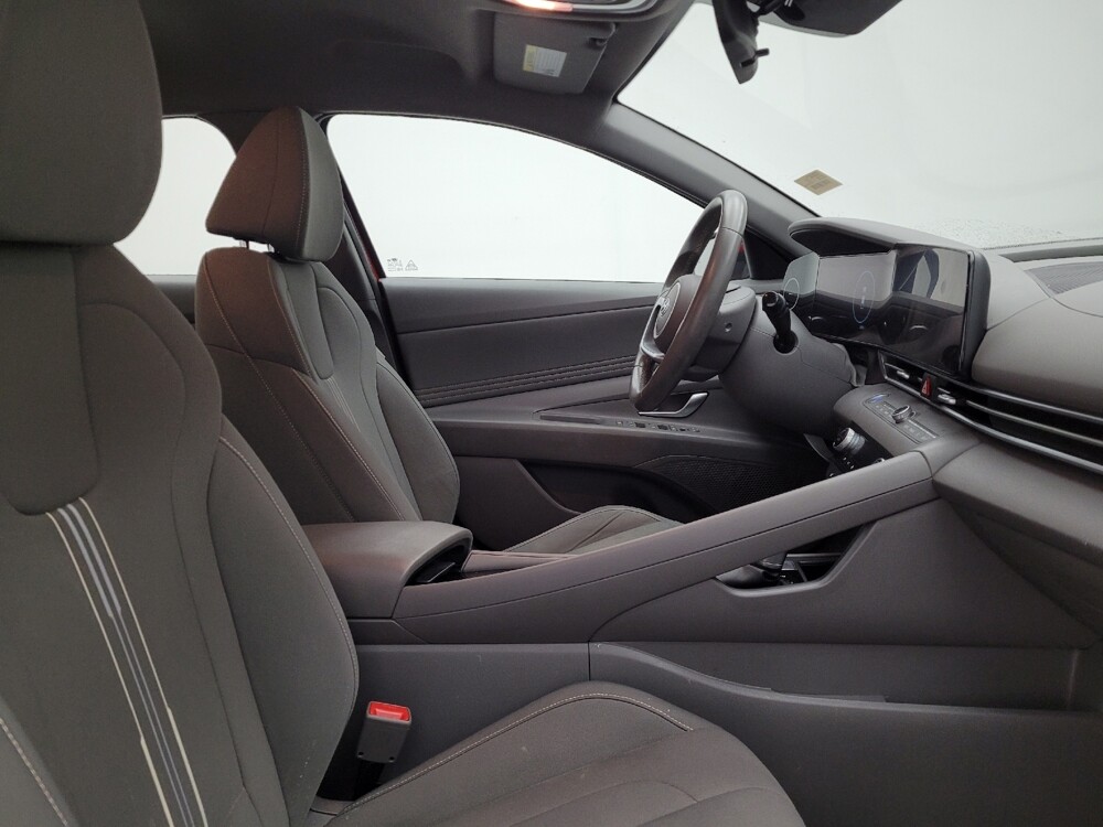 2023 Hyundai Elantra in Cincinnati, OH 45255 - 18115444 21