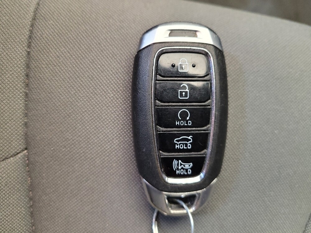 2023 Hyundai Elantra in Cincinnati, OH 45255 - 18115444 32