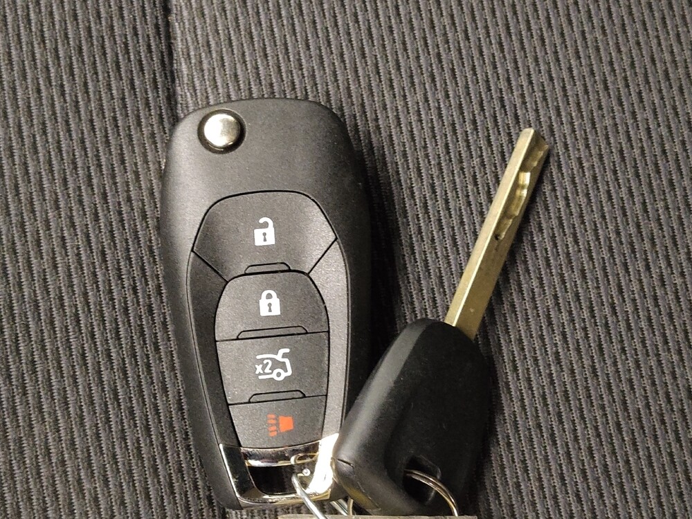 2017 Chevrolet Cruze in Oklahoma City, OK 73139 - 18115450 32