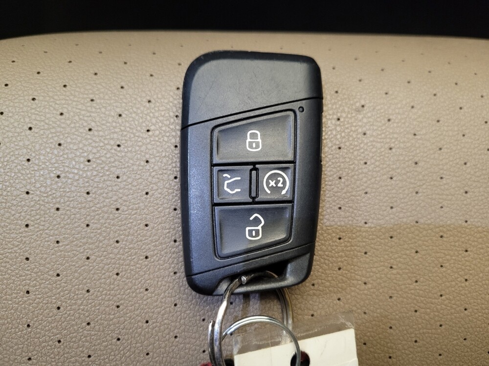 2020 Volkswagen Atlas in Louisville, KY 40258 - 18115482 32