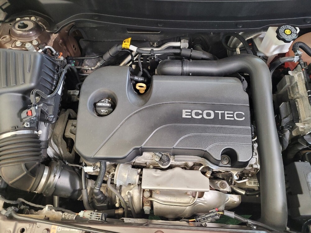 2020 Chevrolet Equinox in Louisville, KY 40258 - 18115542 30