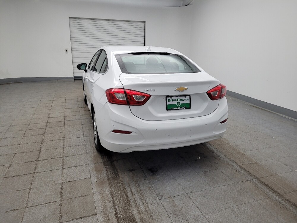 2019 Chevrolet Cruze in Maple Heights, OH 44137 - 18115547 6
