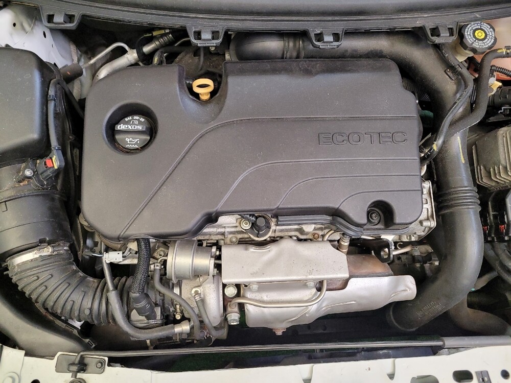 2019 Chevrolet Cruze in Maple Heights, OH 44137 - 18115547 30