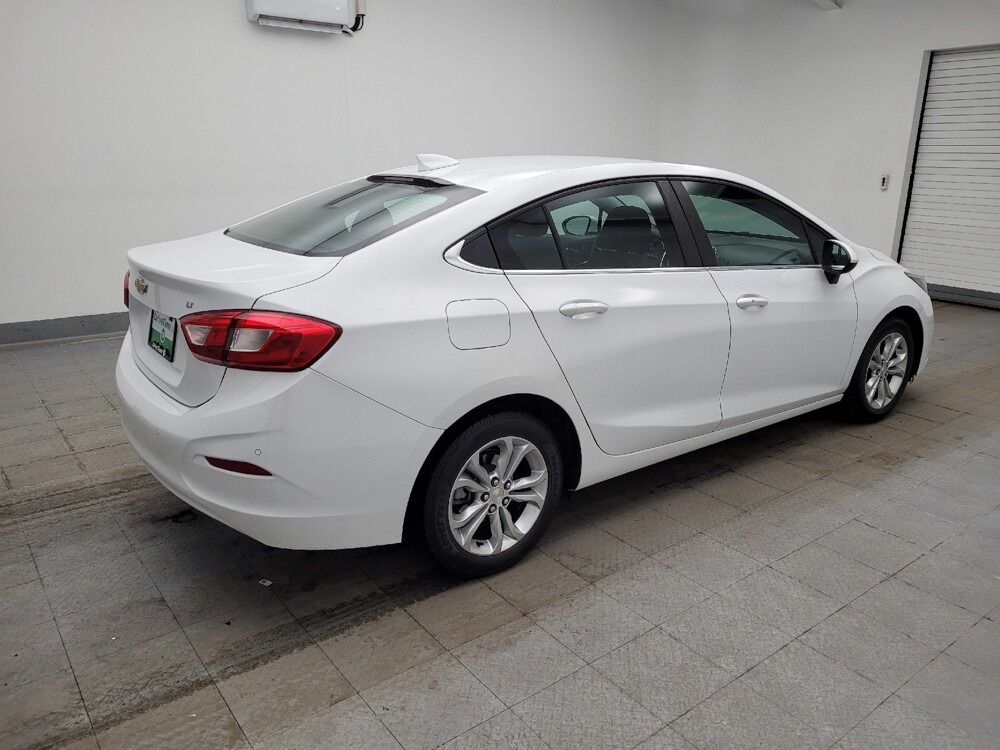 2019 Chevrolet Cruze in Maple Heights, OH 44137 - 18115547 10