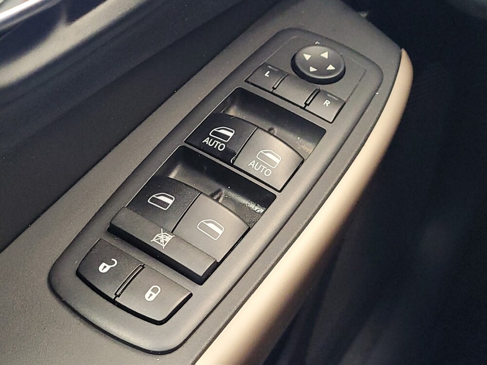 2018 Jeep Cherokee in Louisville, KY 40258 - 18115548 27