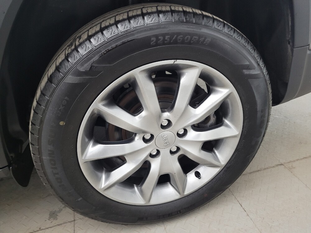 2018 Jeep Cherokee in Louisville, KY 40258 - 18115548 31