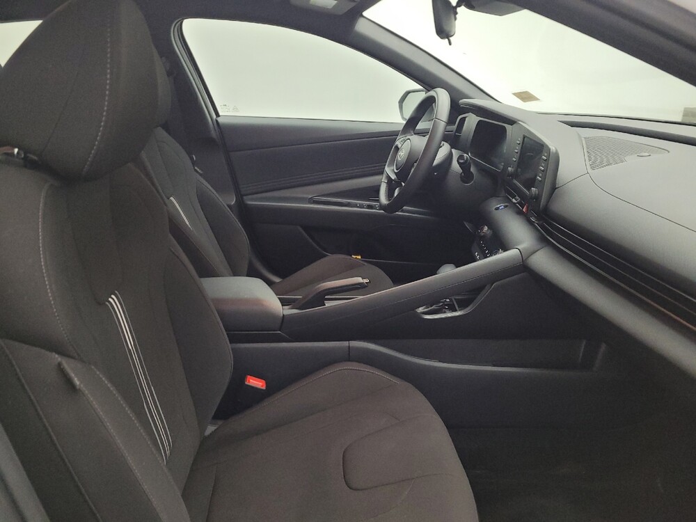 2025 Hyundai Elantra in Cincinnati, OH 45255 - 18115555 21