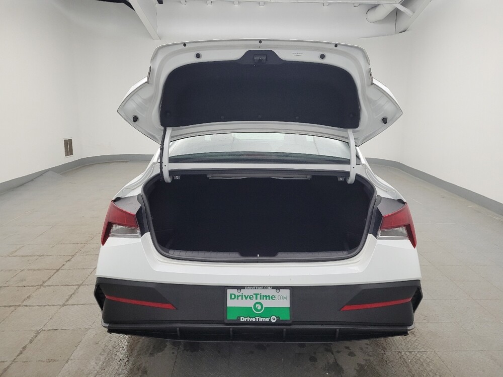 2025 Hyundai Elantra in Cincinnati, OH 45255 - 18115555 29