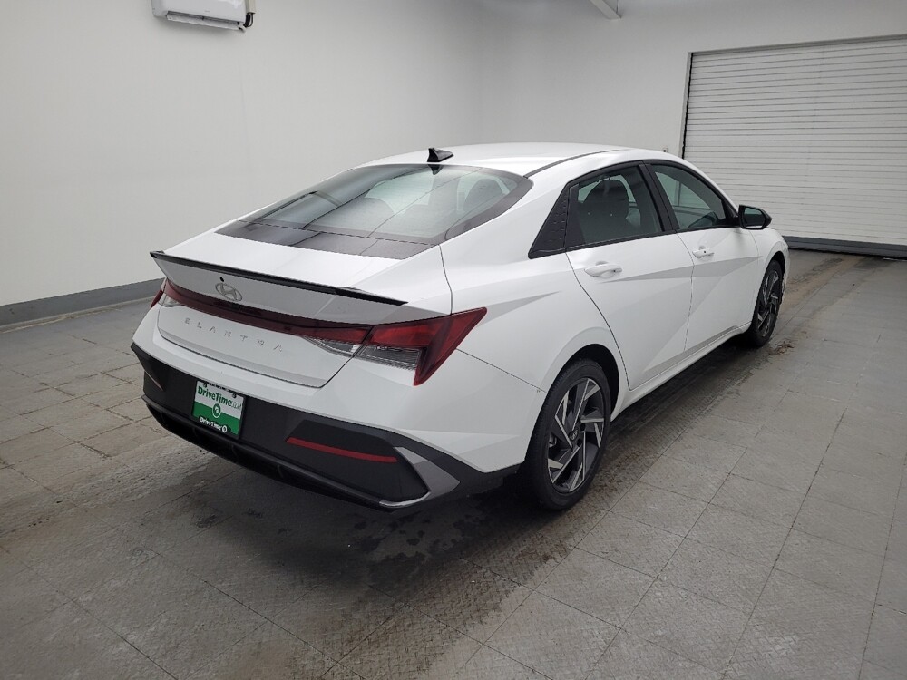 2025 Hyundai Elantra in Cincinnati, OH 45255 - 18115555 9