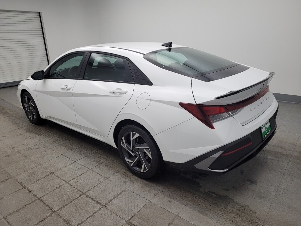 2025 Hyundai Elantra in Cincinnati, OH 45255 - 18115555 3
