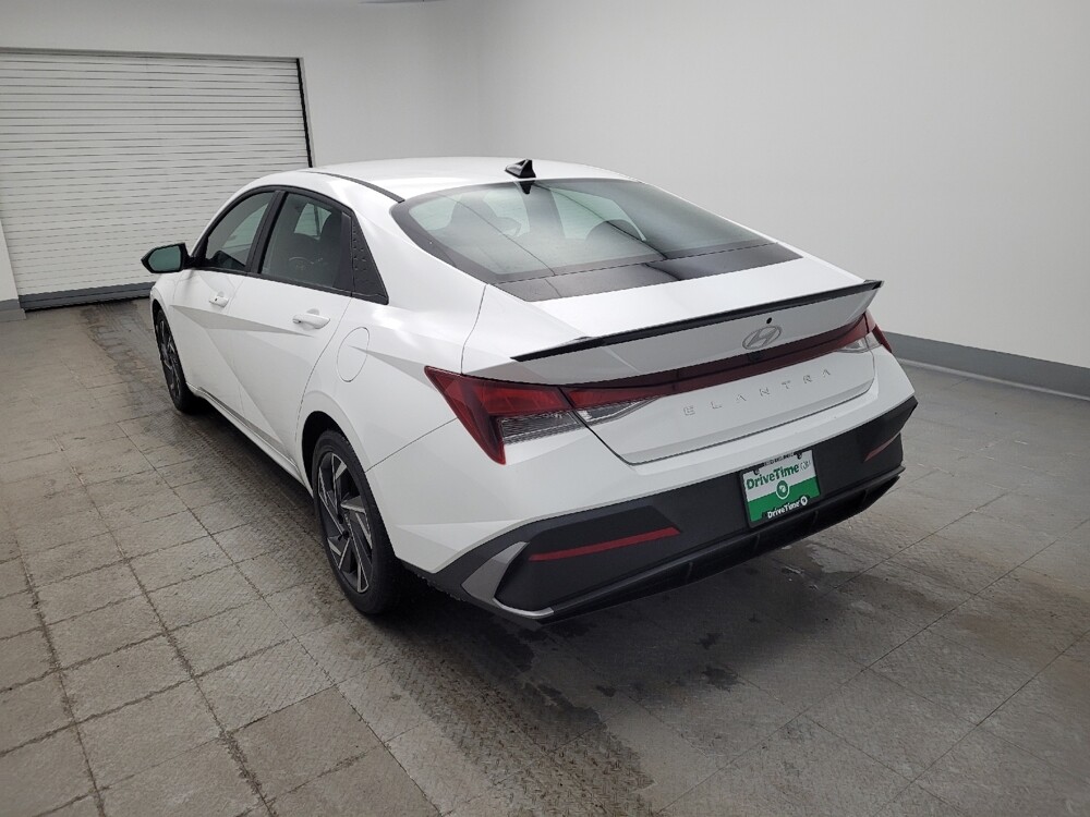 2025 Hyundai Elantra in Cincinnati, OH 45255 - 18115555 5