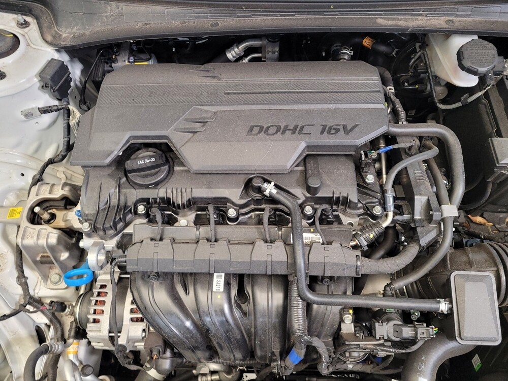 2025 Hyundai Elantra in Cincinnati, OH 45255 - 18115555 30