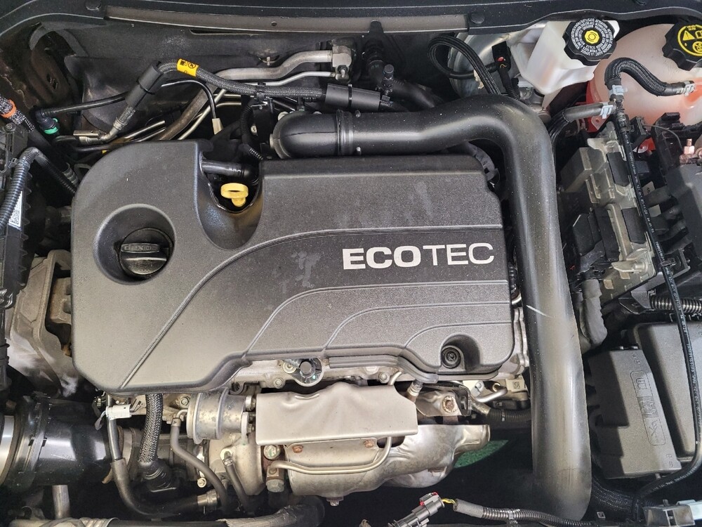 2021 Chevrolet Equinox in Maple Heights, OH 44137 - 18115556 30