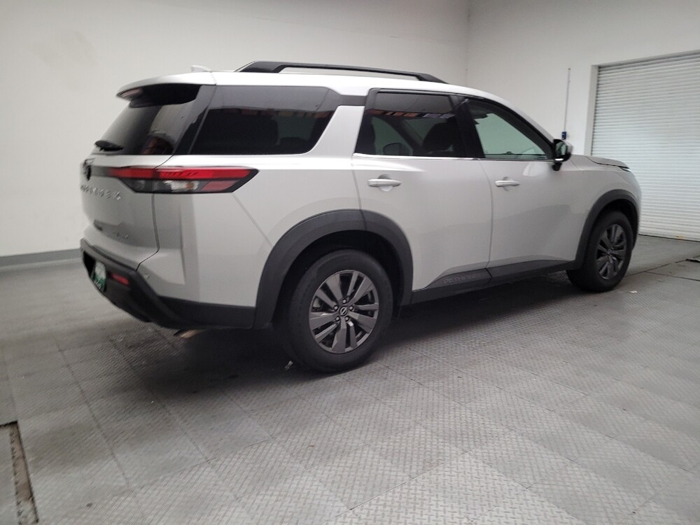 2022 Nissan Pathfinder in Montclair, CA 91763 - 18115562 10