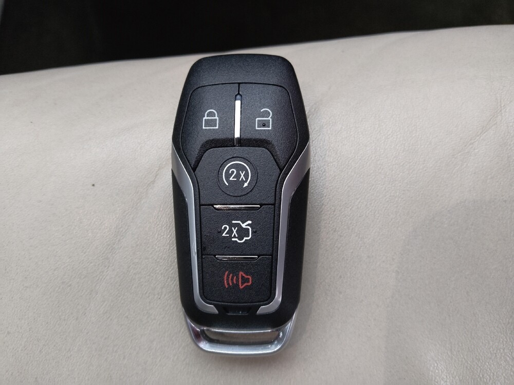 2016 Lincoln MKX in Wichita, KS 67207 - 18115587 32